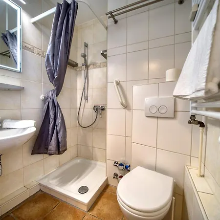 - Haus E, App 0e0903 *